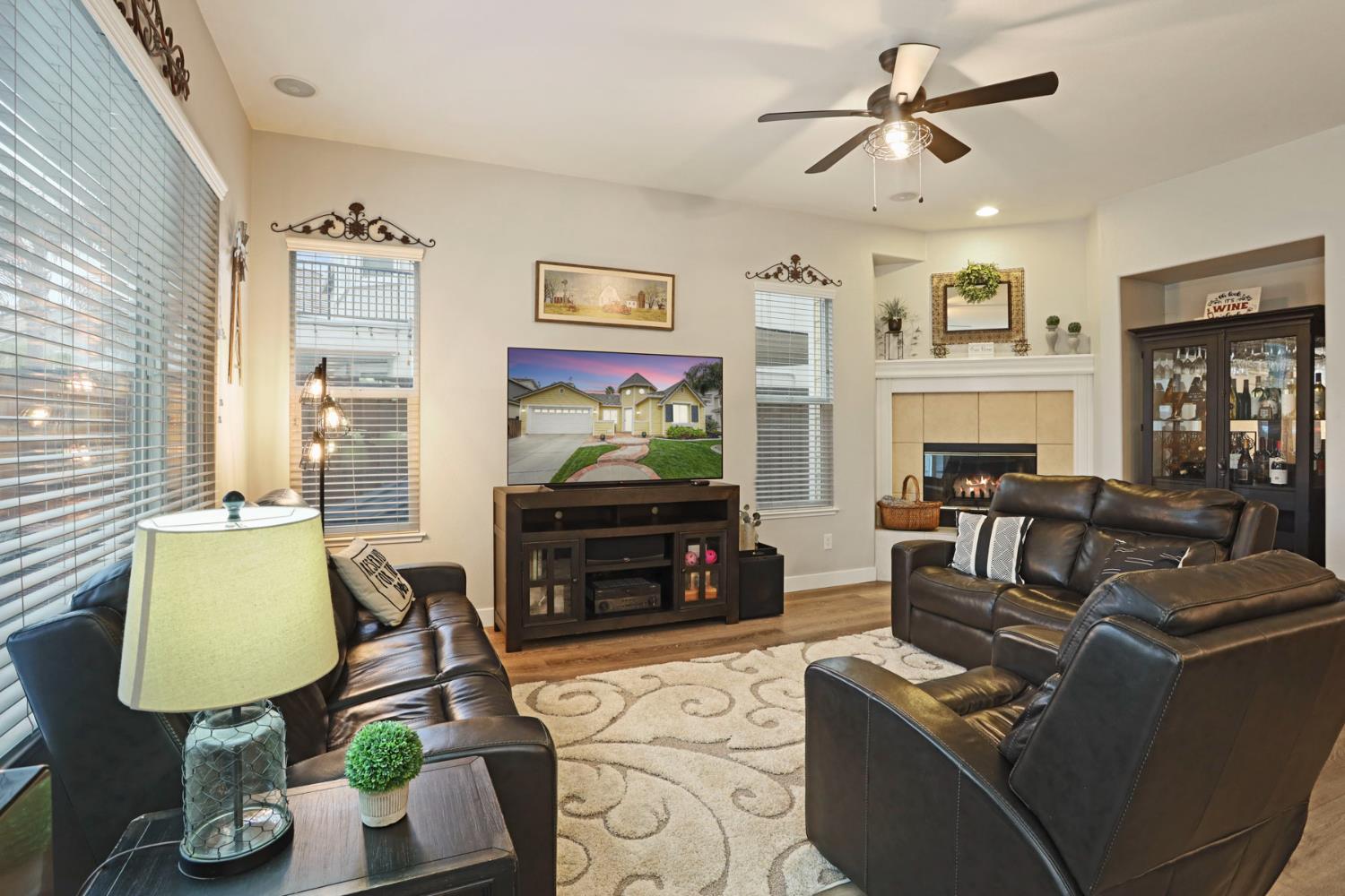 2307 Lighthouse Circle Tracy, CA 95304 - Photo 23 of 57 a living room with furniture