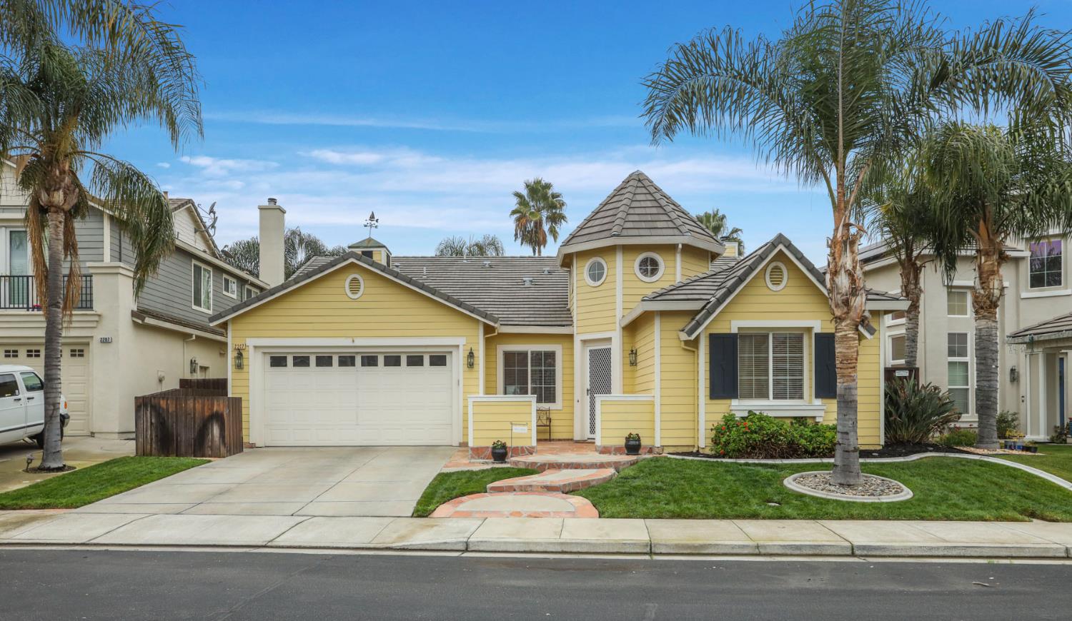 2307 Lighthouse Circle Tracy, CA 95304 - Photo 3 of 57 a front view of a house with garden