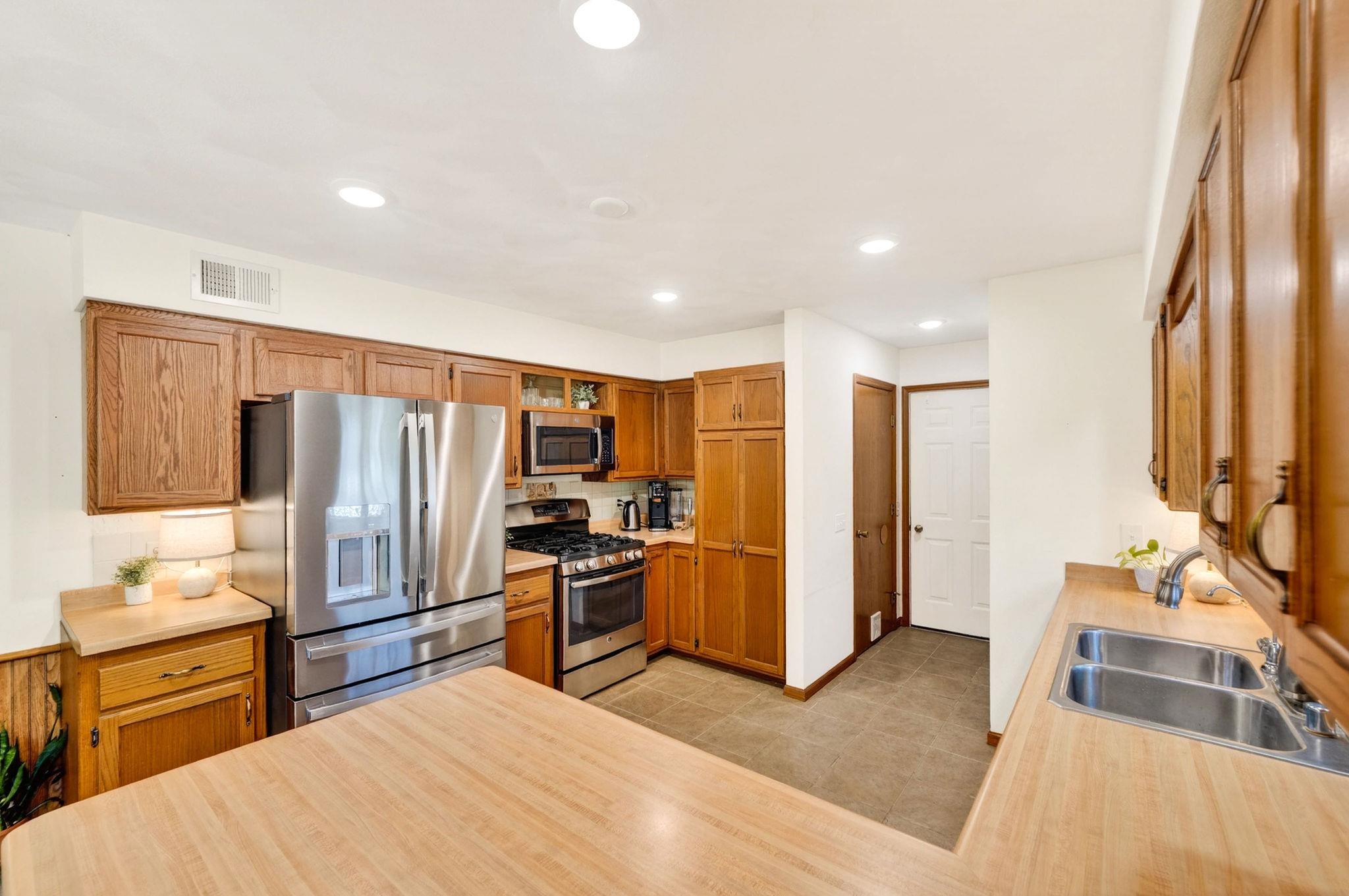 1572 Boulder Way Sun Prairie, WI 53590 - Photo 13 of 50