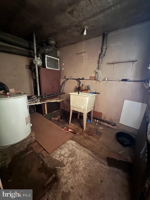 646 Opel Road Glen Burnie, MD 21060 - Photo 6 of 8 a room with furniture