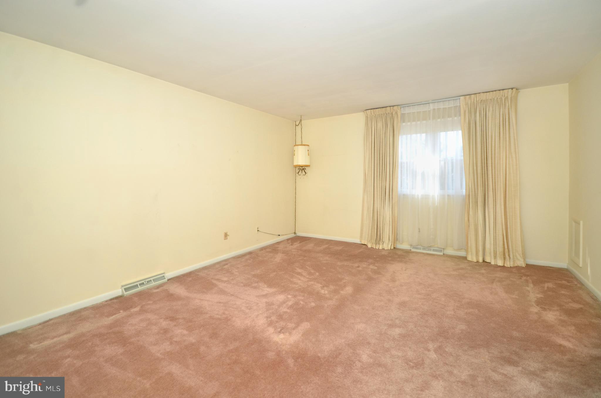 609 Mountain Road Fallston, MD 21047 - Photo 17 of 26 Master/Hardwood Under Carpet 20x14