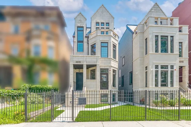$1,279,900 | 4915 South Doctor Martin Luther King Junior Drive, Chicago, IL 60615