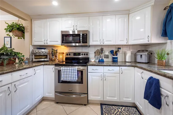 $210,000 | 9491 Evergreen Place, Unit 302, Davie, FL 33324