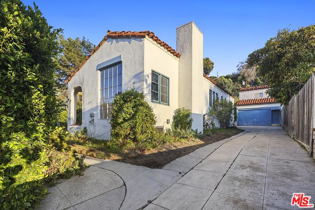 266 Mabery Road Santa Monica, CA 90402 - Photo 17 of 29 a front view of a house with garden
