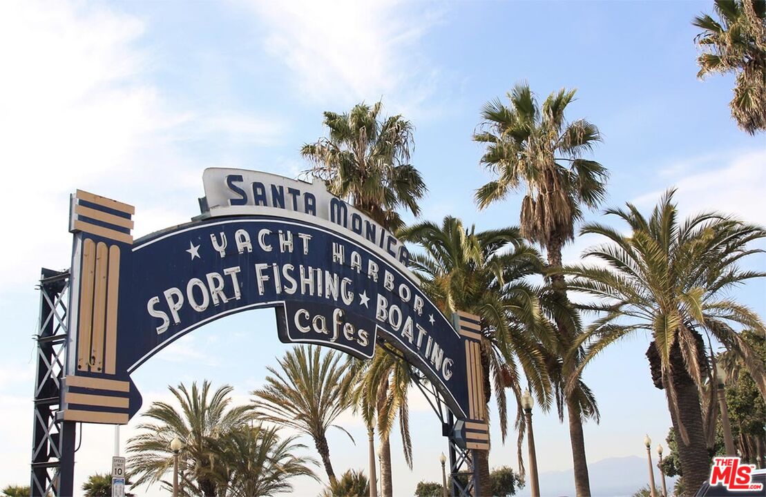 266 Mabery Road Santa Monica, CA 90402 - Photo 21 of 29 a view of balcony with palm tree