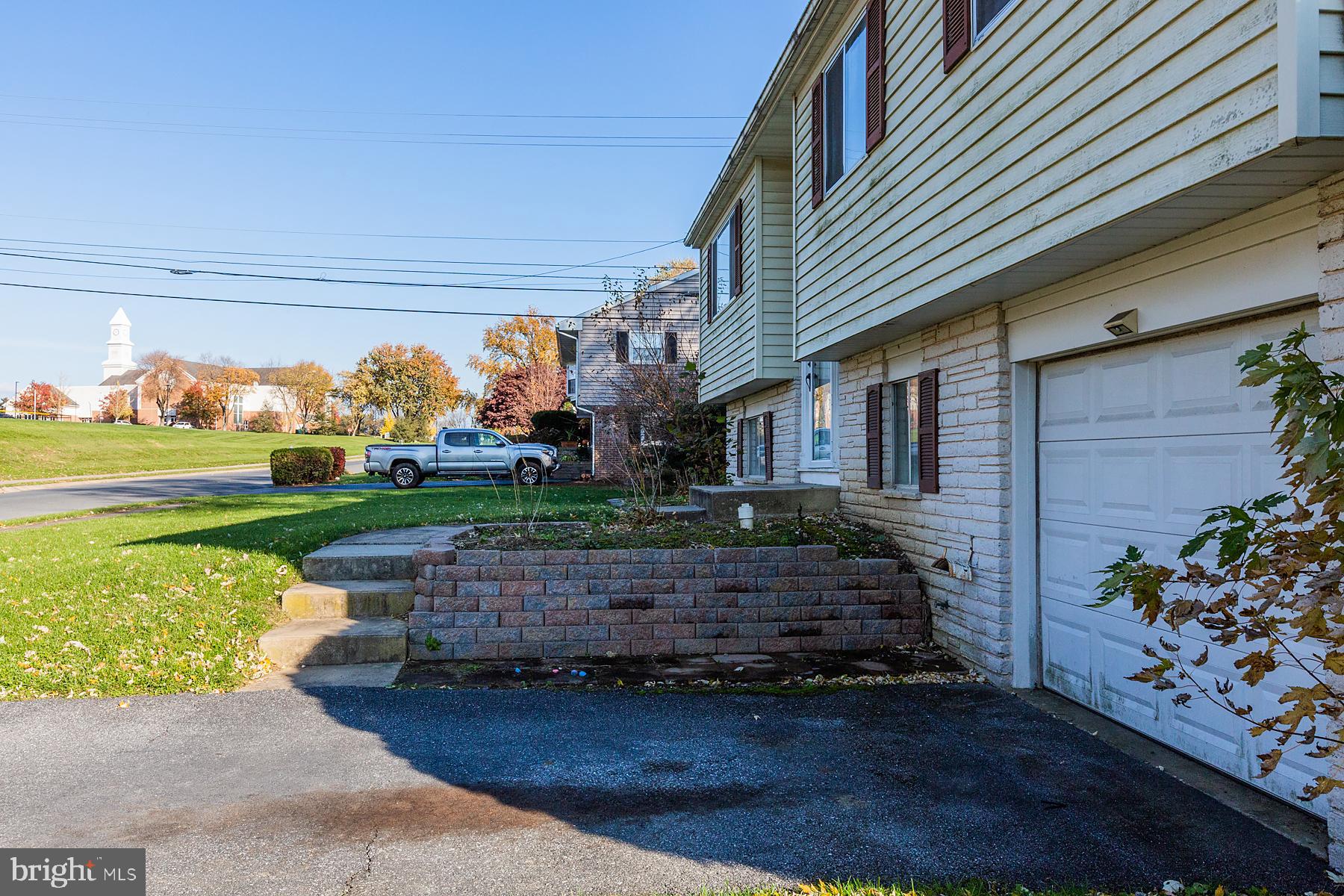760 Blue Grass Road Lancaster, PA 17601 - Photo 57 of 61 Front Driveway View