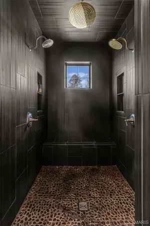 $1,025,000 | 165 Kingsborough Court, Jackson, MO 63755