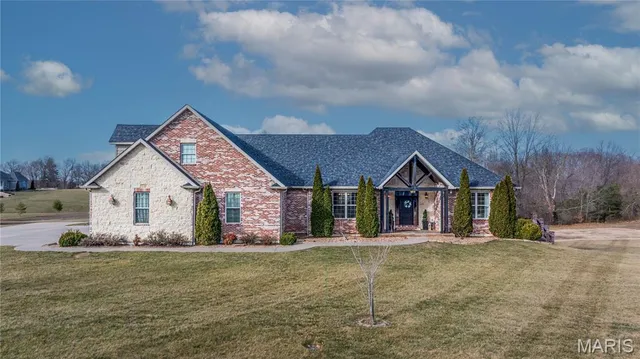 $1,099,000 | 165 Kingsborough Court, Jackson, MO 63755