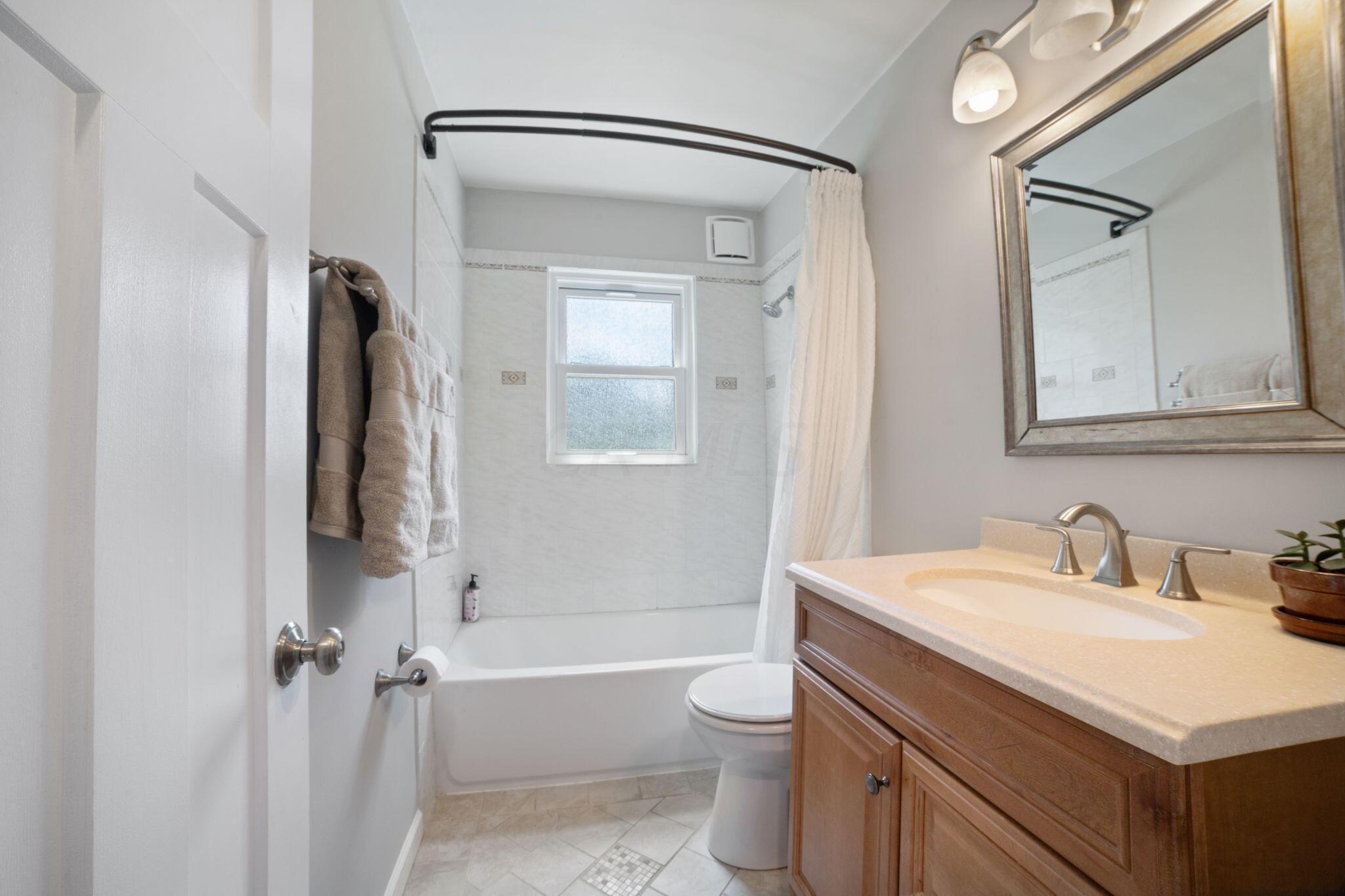 2193 Cranford Road Columbus, OH 43221 - Photo 8 of 15 Full Bath