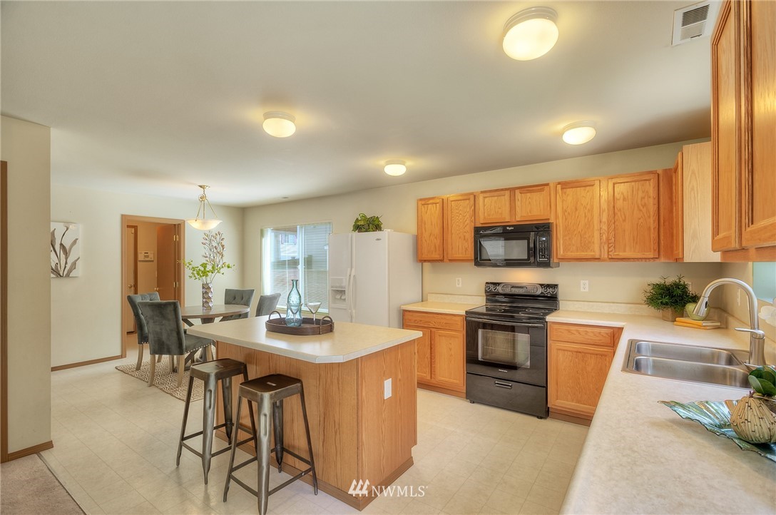 18127 168th Way Southeast Renton, WA 98058 - Photo 8 of 25 Gallery Image 8
