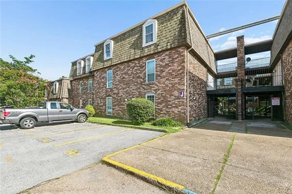 $89,900 | 6320 Riverside Drive, Unit 350, Metairie, LA 70003