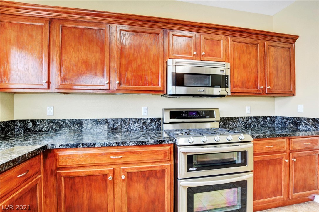 5918 Crumbling Ridge Street Henderson, NV 89011 - Photo 4 of 50