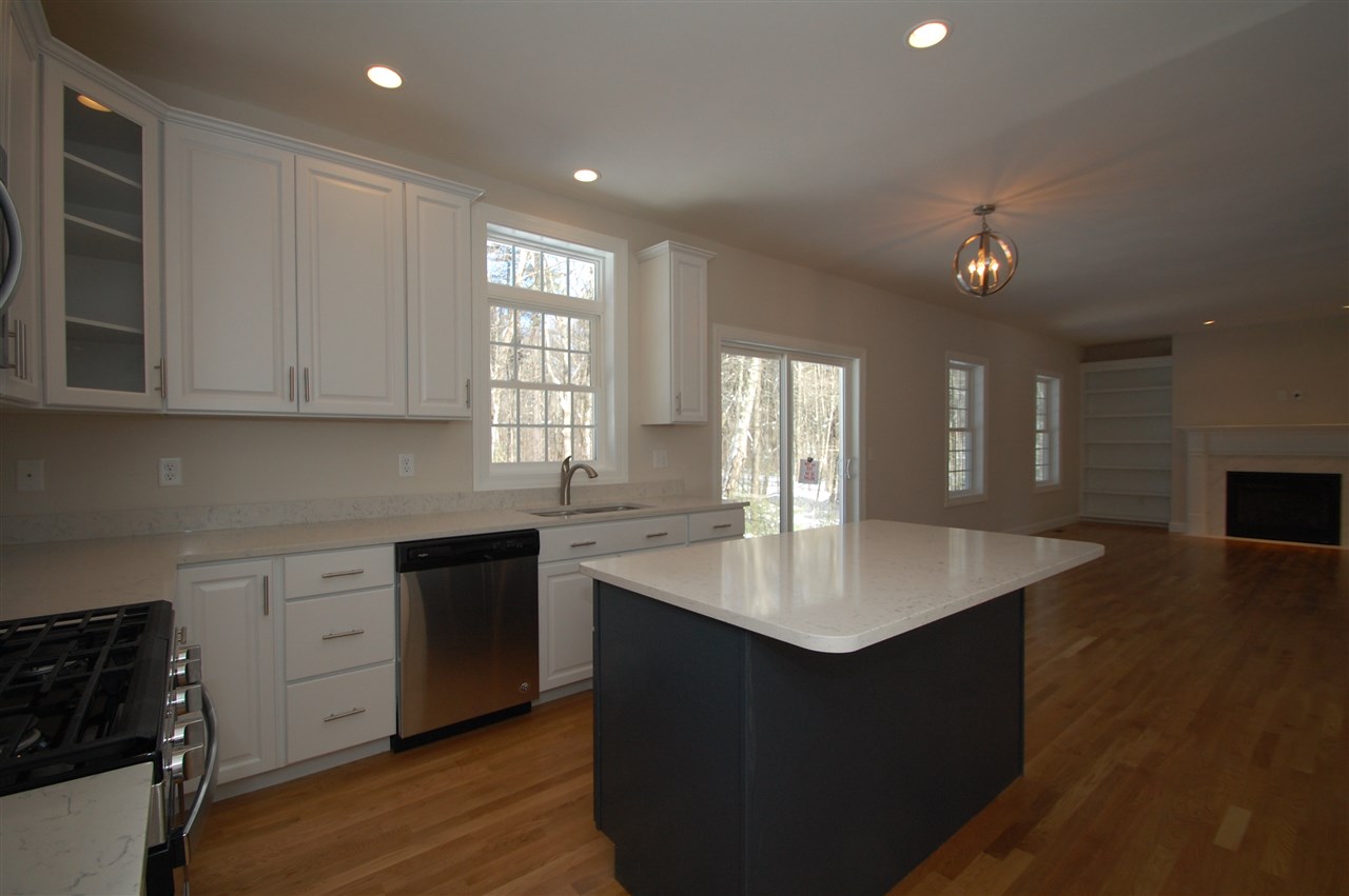44 Old Derry Road Londonderry, NH 03053 - Photo 2 of 20 Gallery Image 2