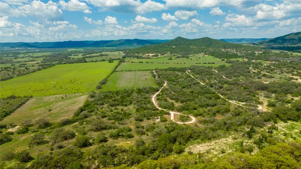 $850,000 | Undisclosed Address, Utopia, TX 78884