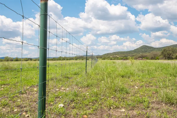 $850,000 | Undisclosed Address, Utopia, TX 78884