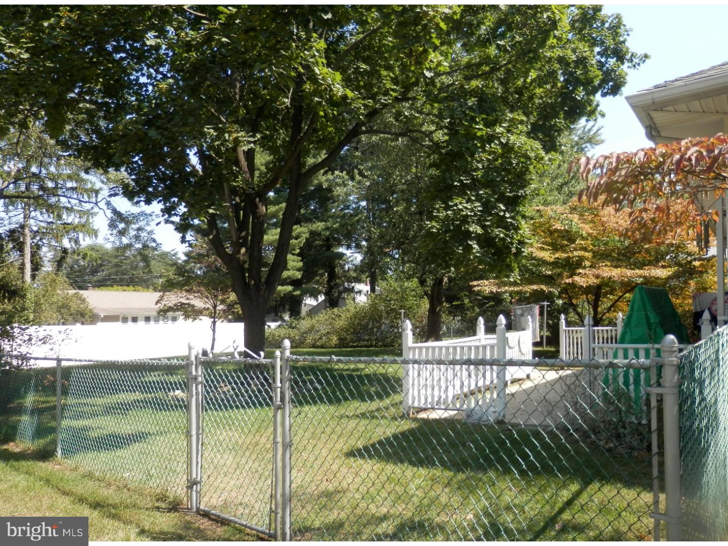 863 Smith Street Riverside, NJ 08075 - Photo 4 of 6 Back Yard
