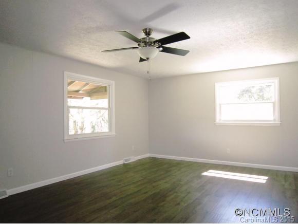 370 Bailey Road Candler, NC 28715 - Photo 3 of 24 Gallery Image 3