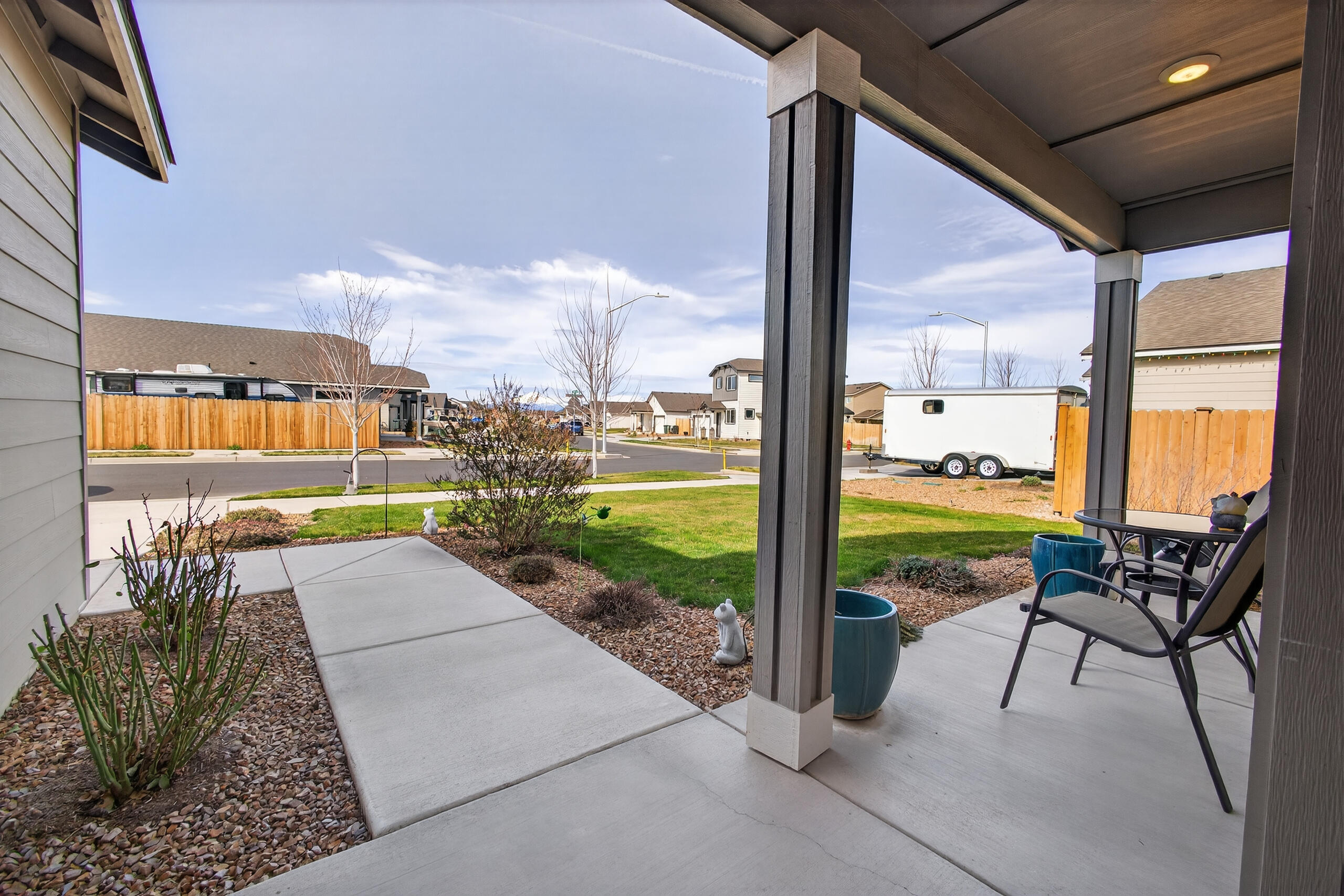 1225 Northwest Willow Parkway Road Madras, OR 97741 - Photo 3 of 31 Covered Front Porch