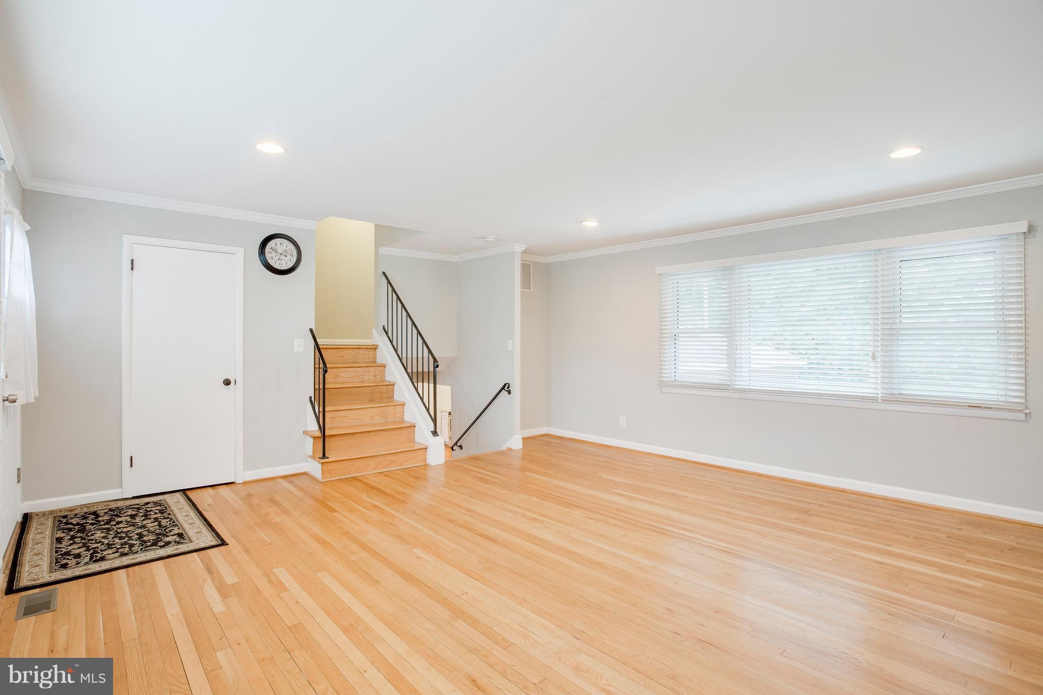 724 Shelley Road Towson, MD 21286 - Photo 2 of 20 Living Room
