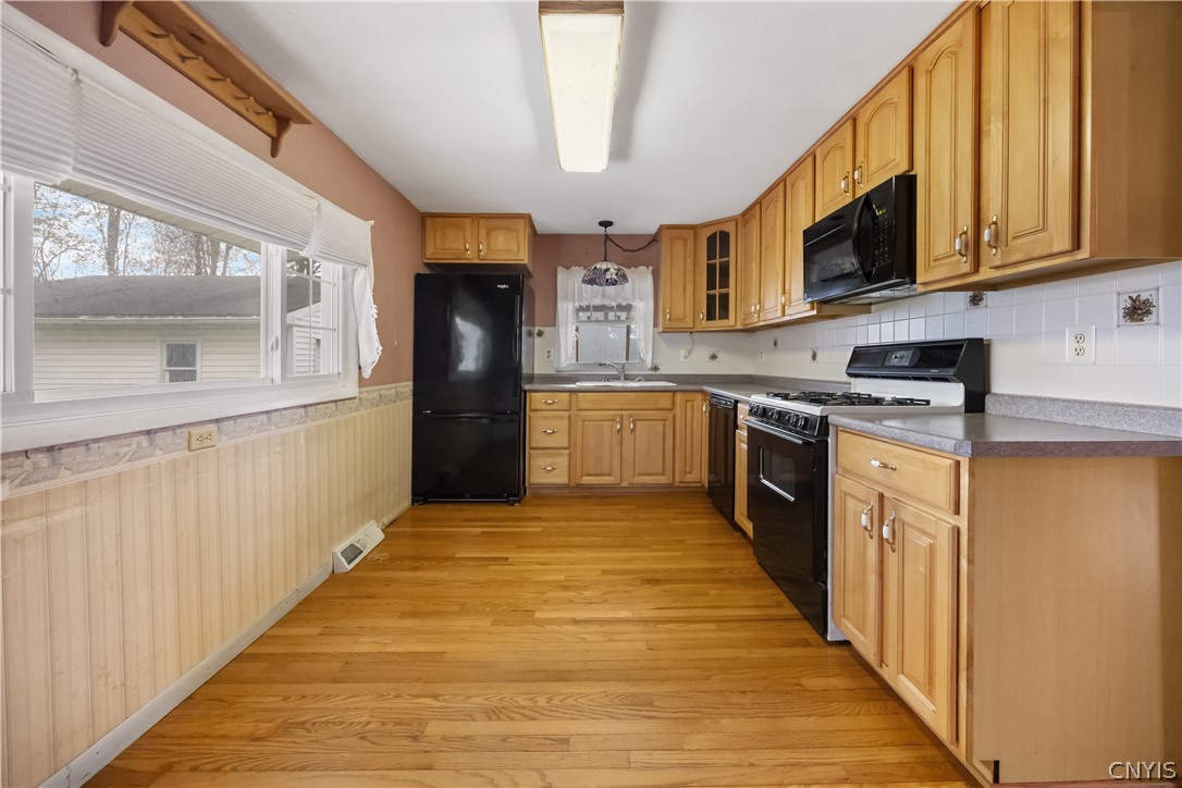 8258 Thompson Road Cicero, NY 13039 - Photo 11 of 39