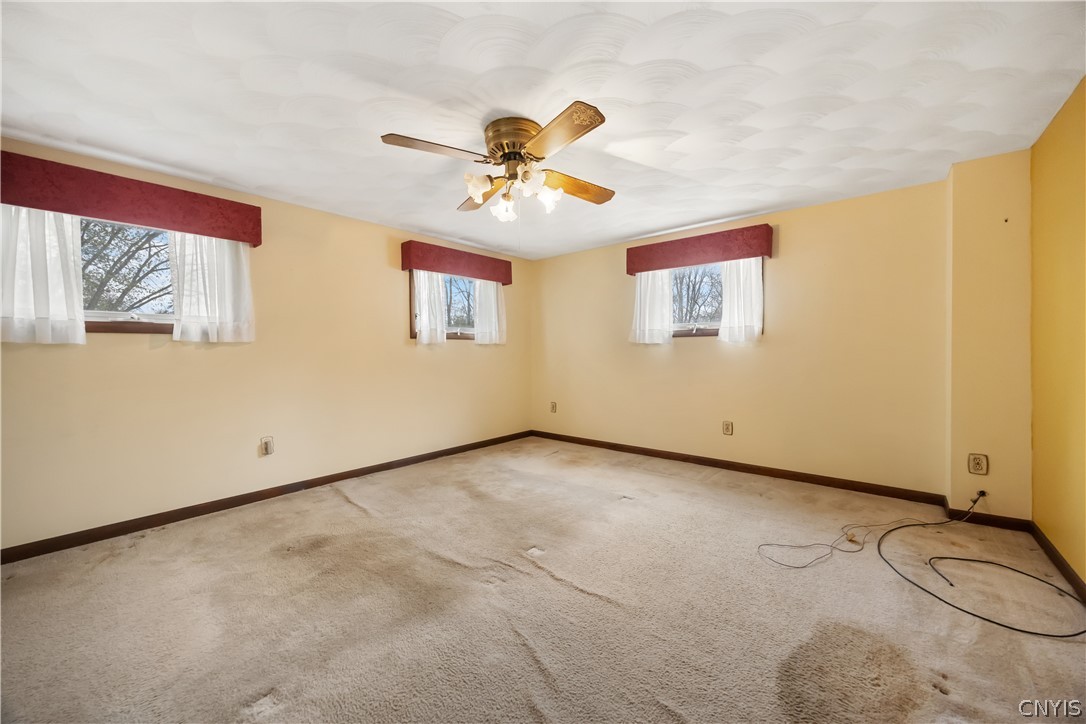 8258 Thompson Road Cicero, NY 13039 - Photo 18 of 39