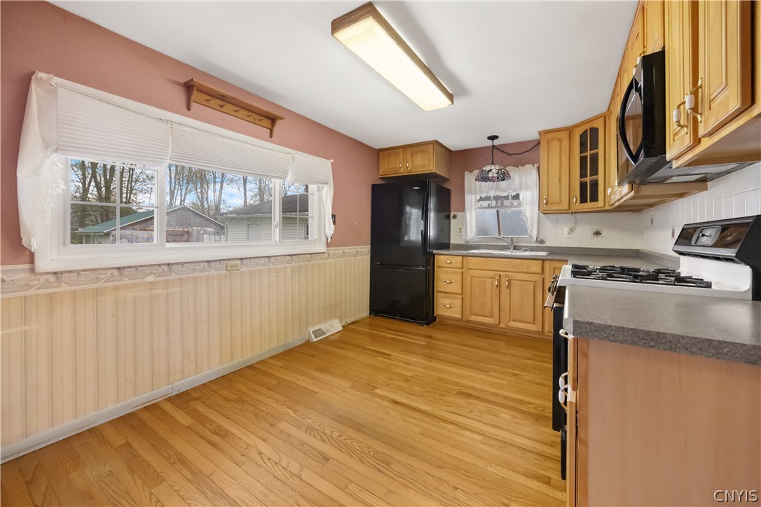 8258 Thompson Road Cicero, NY 13039 - Photo 8 of 39