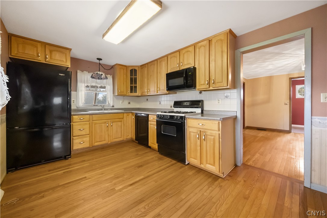 8258 Thompson Road Cicero, NY 13039 - Photo 9 of 39