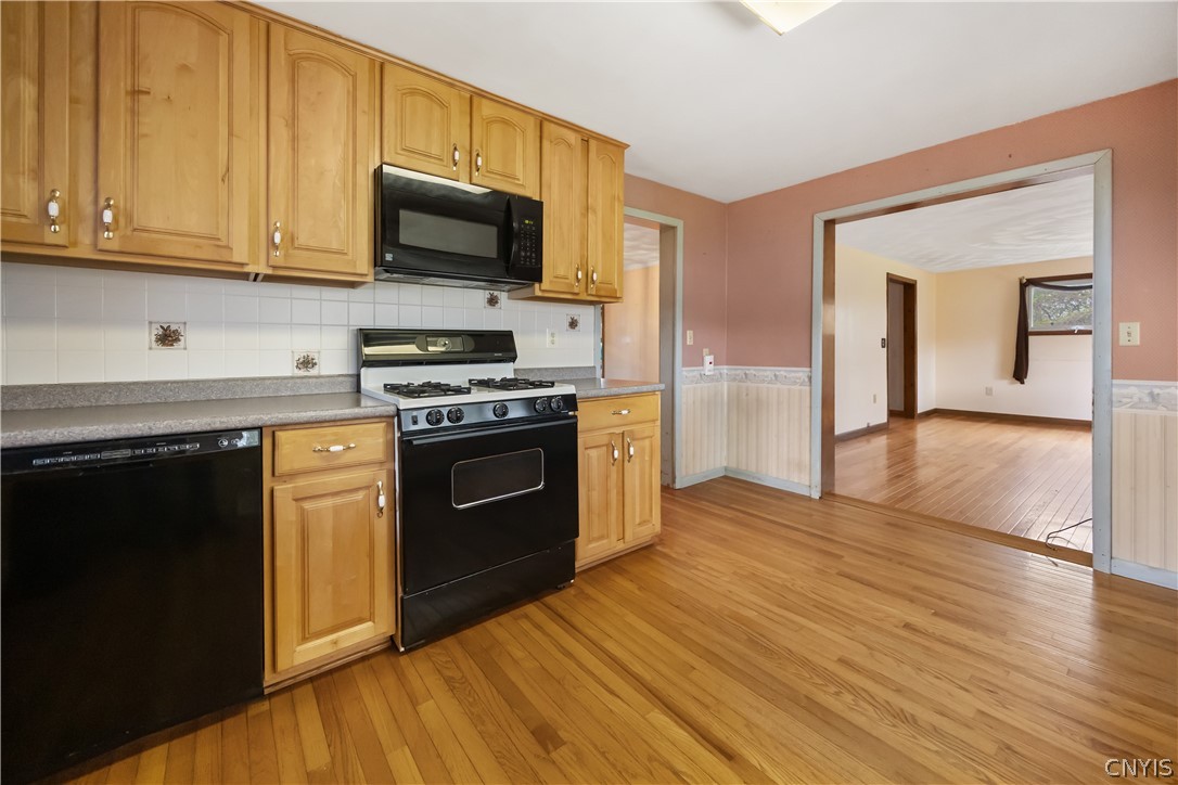 8258 Thompson Road Cicero, NY 13039 - Photo 10 of 39