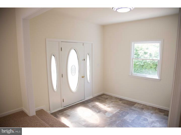 1524 Joshua Clayton Road Dover, DE 19904 - Photo 2 of 15 Foyer