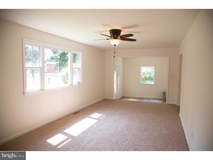 1524 Joshua Clayton Road Dover, DE 19904 - Photo 4 of 15 Living Room