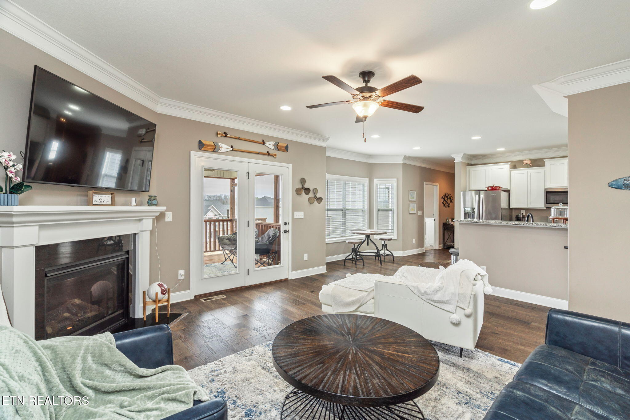 108 Hollyberry Road Oak Ridge, TN 37830 - Photo 16 of 60 Living Room