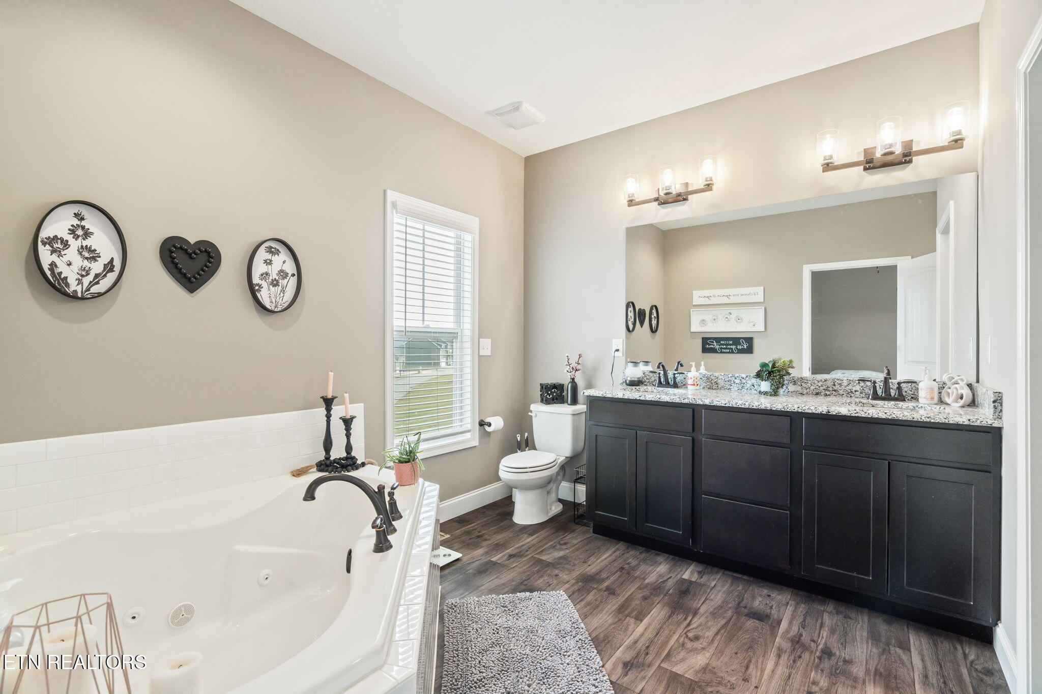 108 Hollyberry Road Oak Ridge, TN 37830 - Photo 25 of 60 Primary Suite