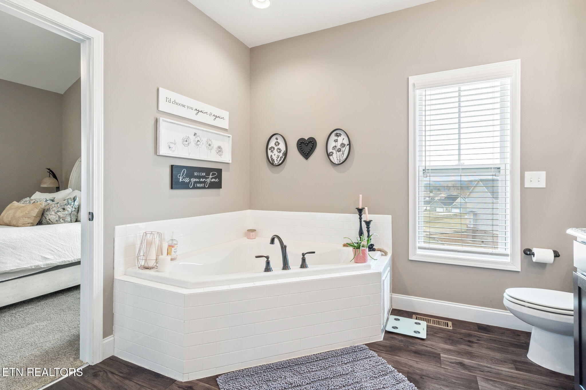 108 Hollyberry Road Oak Ridge, TN 37830 - Photo 26 of 60 Jetted Tub