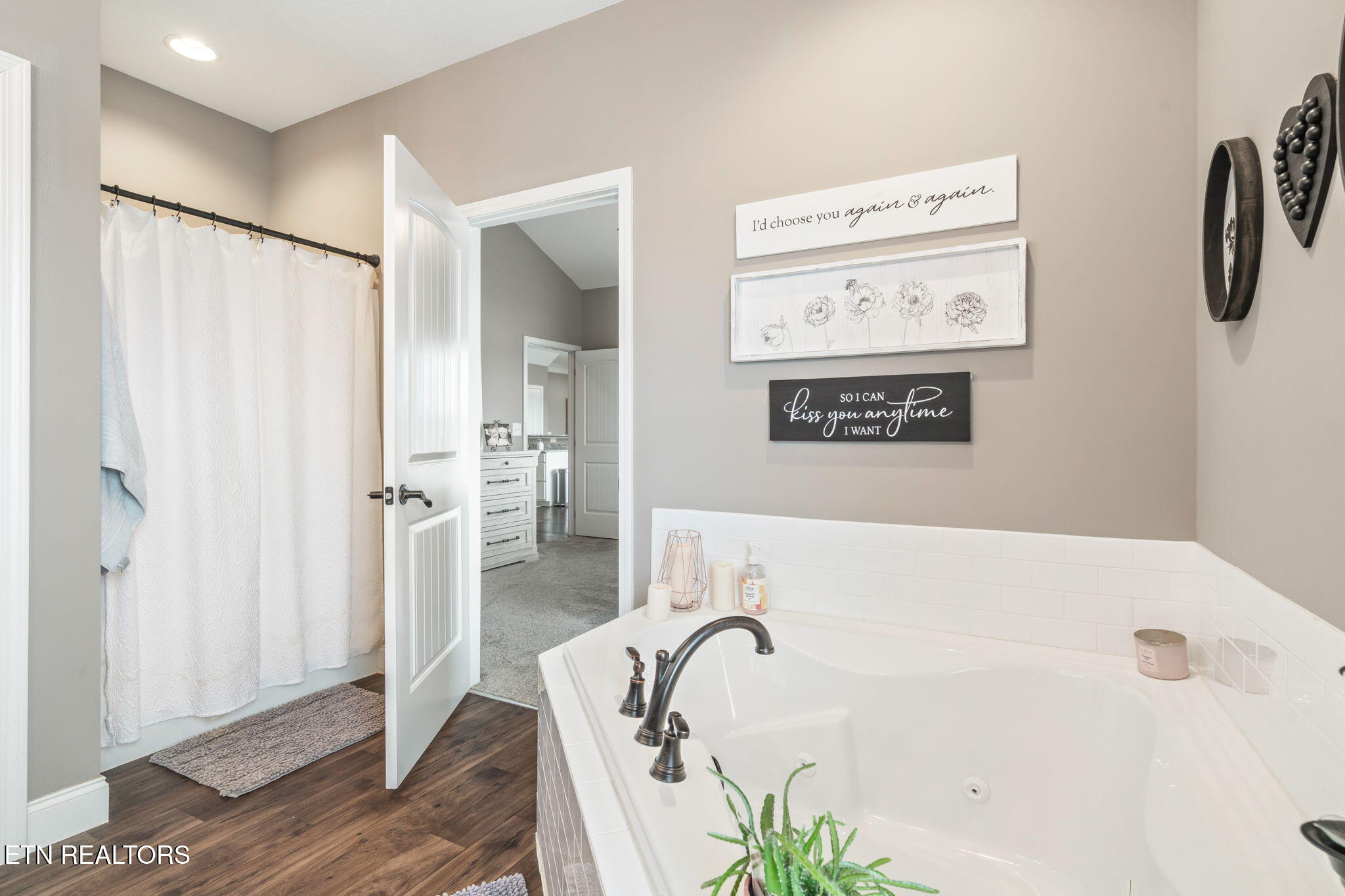 108 Hollyberry Road Oak Ridge, TN 37830 - Photo 27 of 60 Walk In Shower