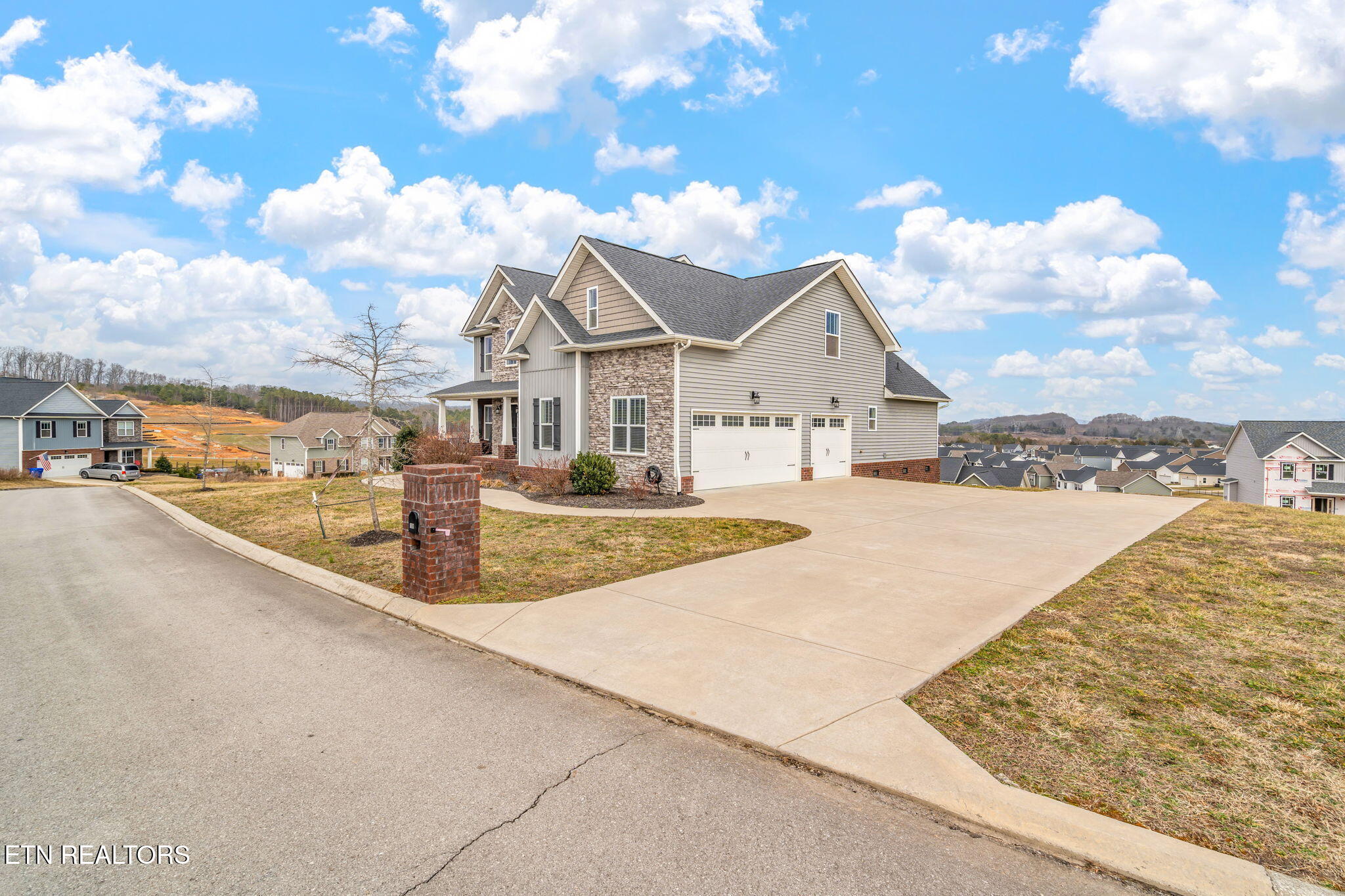 108 Hollyberry Road Oak Ridge, TN 37830 - Photo 4 of 60 5-web-or-mls-108 Hollyberry Street-6