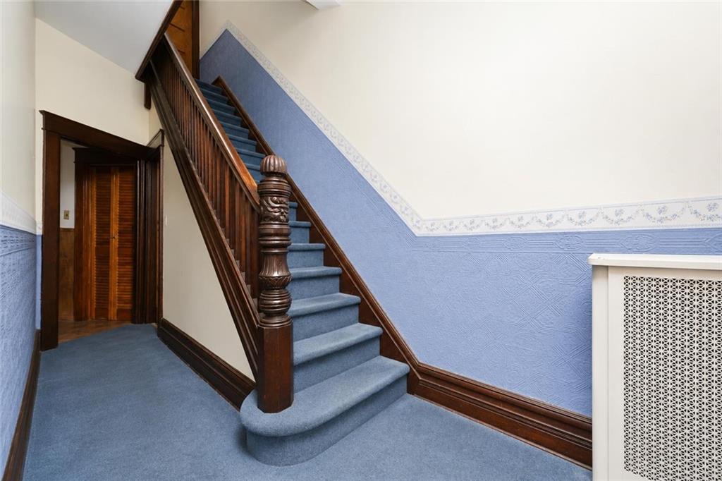 571 Bay Ridge Parkway Brooklyn, NY 11209 - Photo 3 of 31
