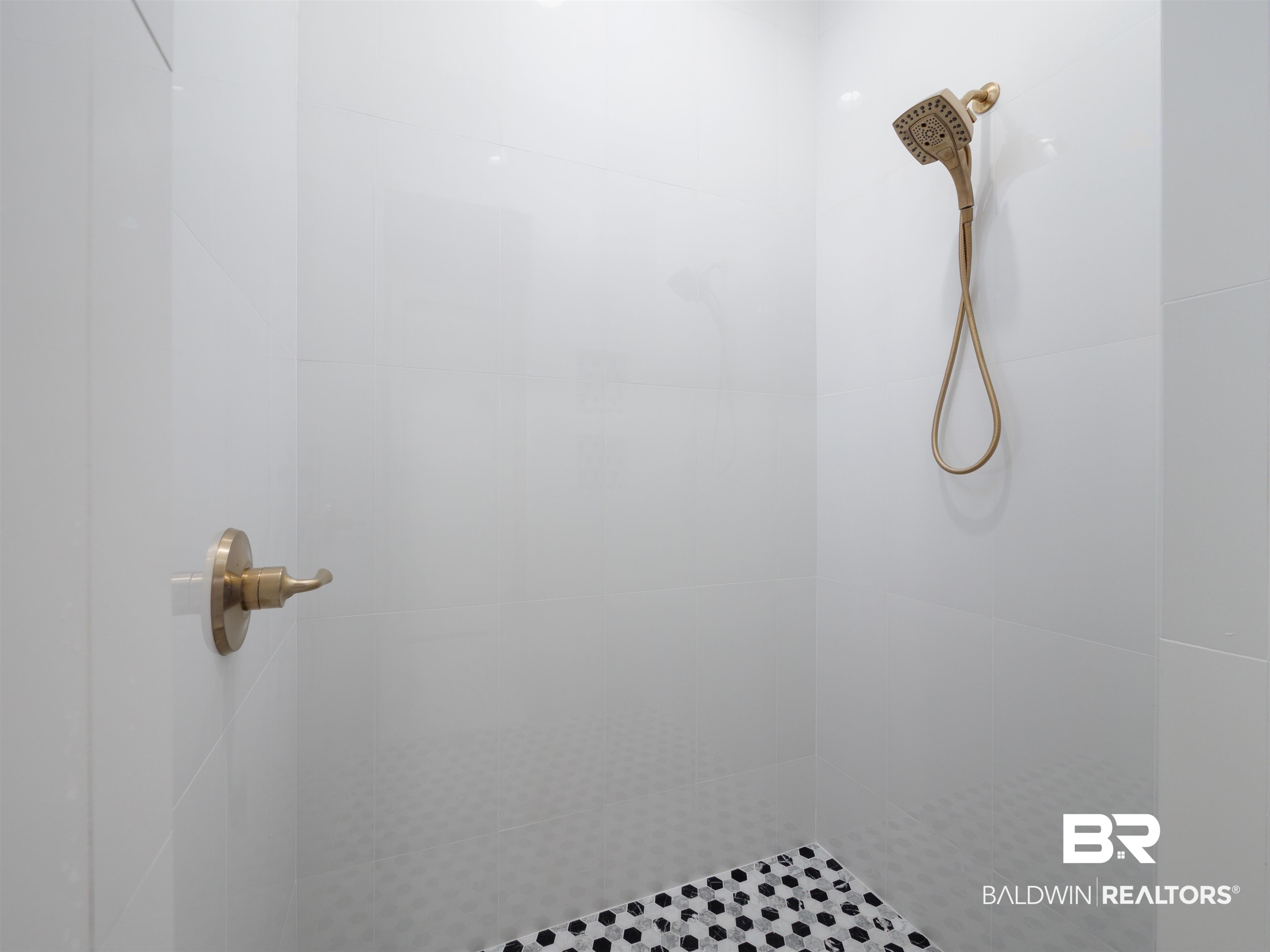 10912 Catania Avenue Fairhope, AL 36532 - Photo 33 of 54 Shower within the third bathroom