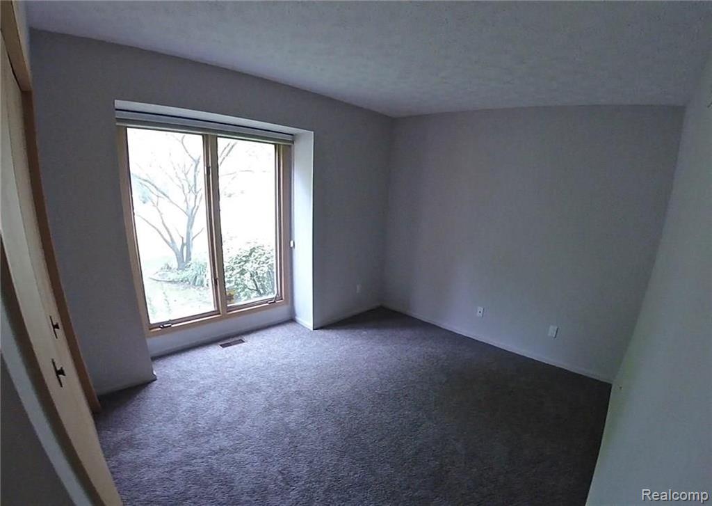 6693 Ridgeview Drive Clarkston, MI 48346 - Photo 20 of 37