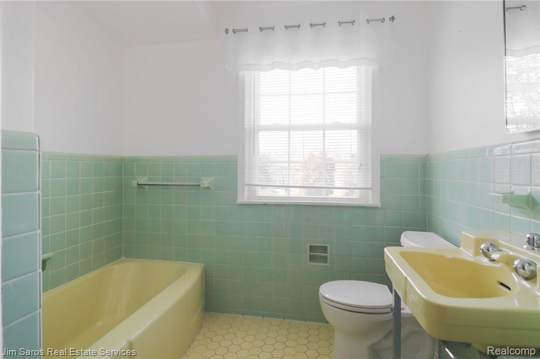 639 Westchester Road Grosse Pointe, MI 48230 - Photo 24 of 37 6D6A5864.jpg