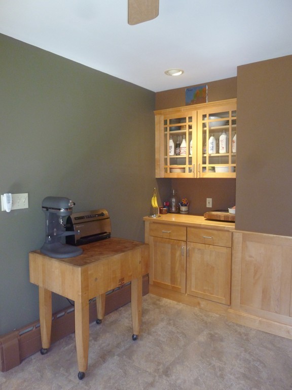 625 Westhampton Road Northampton, MA 01062 - Photo 5 of 30 a workspace with furniture and window