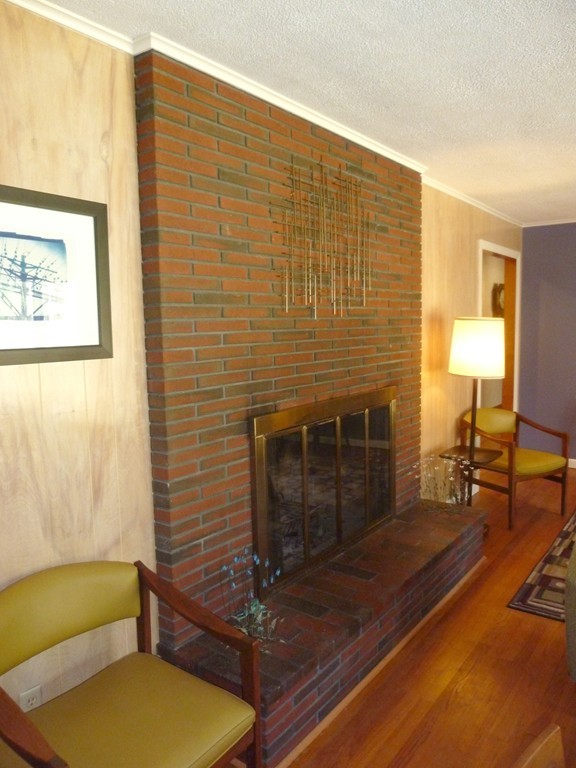 625 Westhampton Road Northampton, MA 01062 - Photo 8 of 30 a living room with furniture