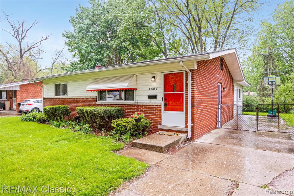 21809 Inkster Road Farmington Hills, MI 48336 - Photo 2 of 24
