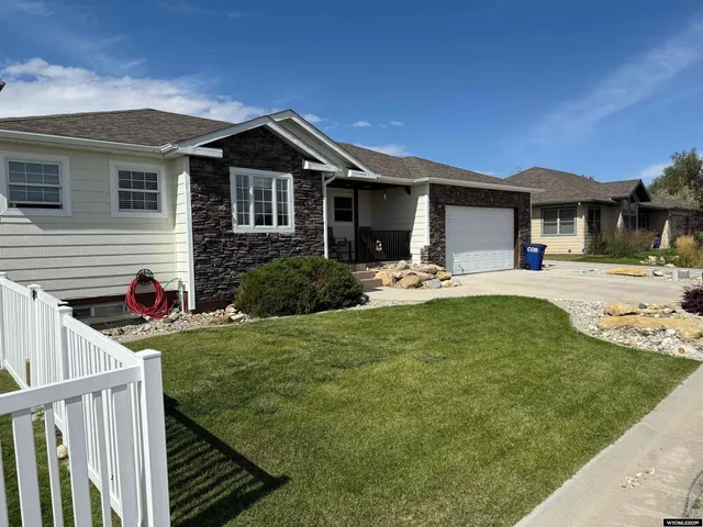 $470,000 | 280 Juniper Street, Buffalo, WY 82834