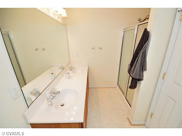 11831 Rimswell Place Midlothian, VA 23112 - Photo 20 of 24 Master Bath