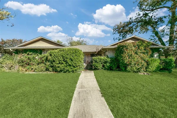 $1,800 | 8222 Lullwater Drive, Dallas, TX 75218