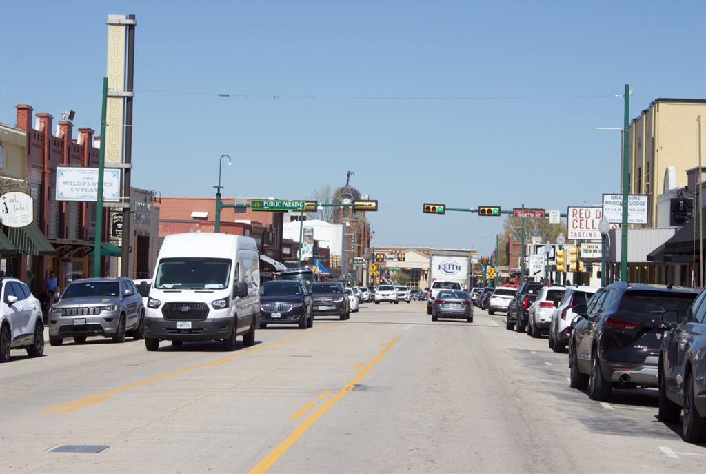 422 Smith Street Grapevine, TX 76051 - Photo 5 of 9 a view of city
