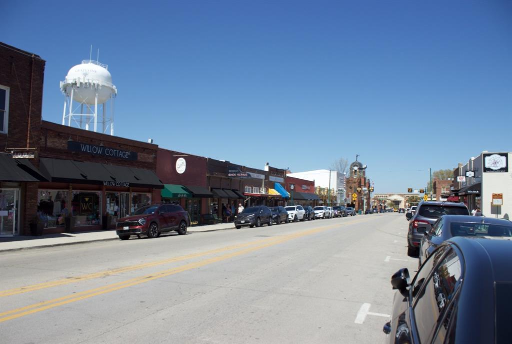 422 Smith Street Grapevine, TX 76051 - Photo 9 of 9 a view of the street