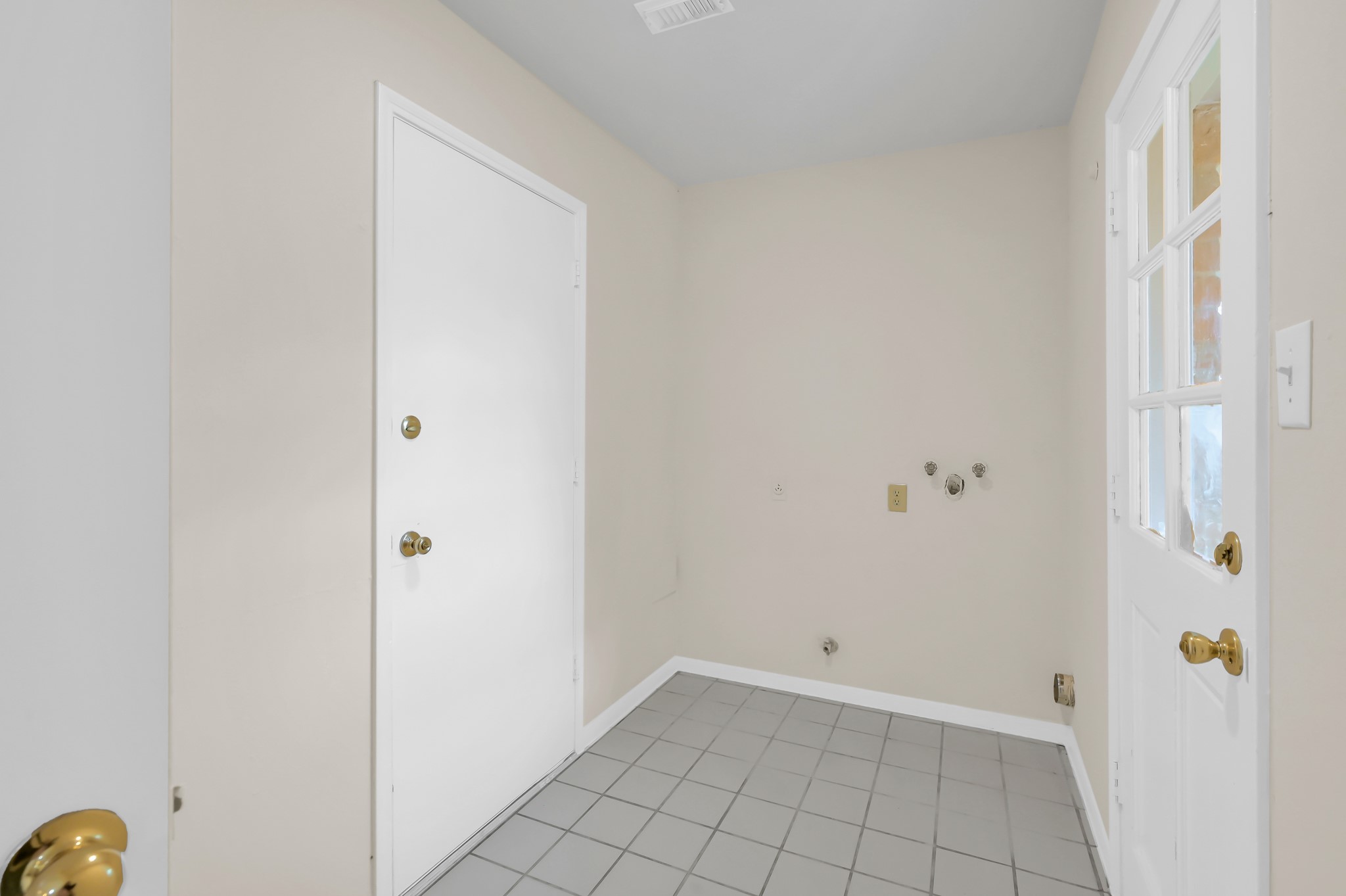 29610 Loddington Street Spring, TX 77386 - Photo 13 of 27 Spacious Laundry Room