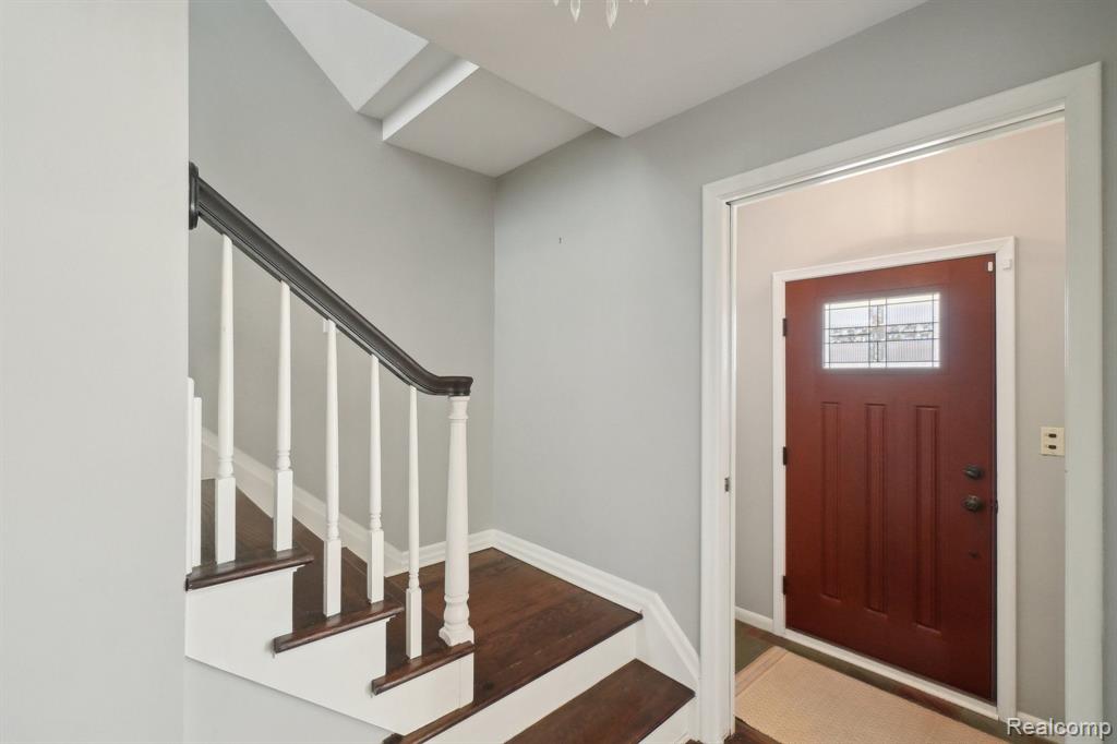 18122 Riverside Drive Beverly Hills, MI 48025 - Photo 4 of 41