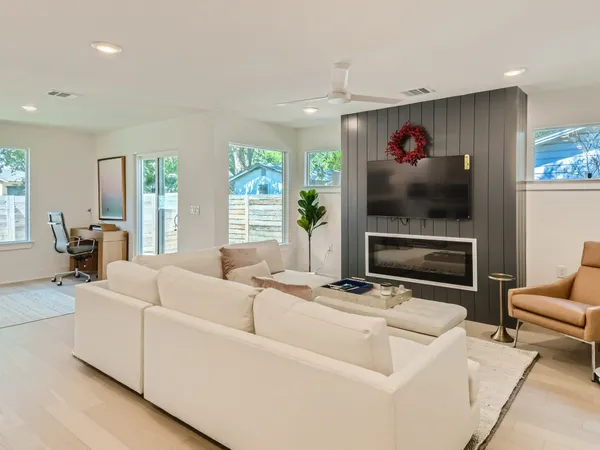 $3,000 | 6215 Club Terrace, Austin, TX 78741